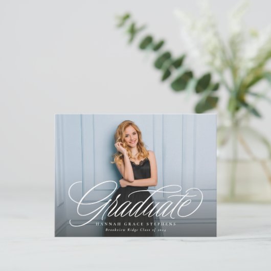 Eenvoudig elegant script afstuderen foto afstudere briefkaart (Staand voorkant)
