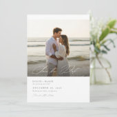 Eenvoudig Elegant Script Foto Huwelijk QR Code Save The Date (Staand voorkant)