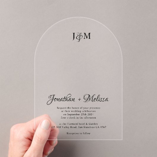 Eenvoudig Elegant Script & Monogram Overlay Weddin Acryl Uitnodigingen (Insitu (Draagbaar))