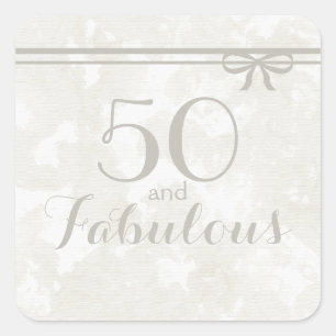 Eenvoudig en Elegant Grijs "50 en Fabulous" Vierkante Sticker