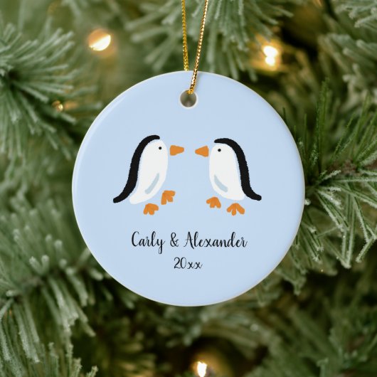 Eenvoudig gestileerd pinguïn paar aangepaste kerst keramisch ornament (Boom)