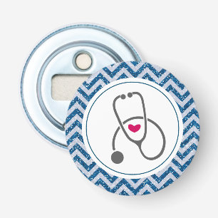 Eenvoudig grijs zurend stethoscoop op blauwe Chevr Button Flesopener