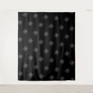 Eenvoudig Herhalend Logo Patroon Zwart Muur Brandi Wandkleed