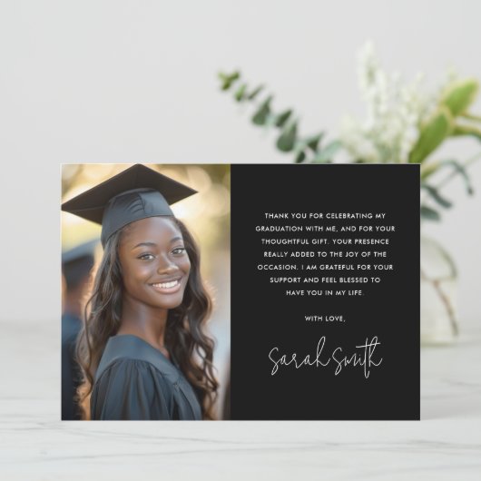 Eenvoudig klassiek zwart foto afstuderen bedankkaart (Staand voorkant)