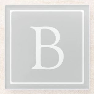 Eenvoudig lichtgrijs monogram glazen onderzetter