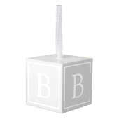 Eenvoudig lichtgrijs monogram kubus ornament (Achter hoekig)