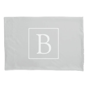 Eenvoudig lichtgrijs monogram kussensloop