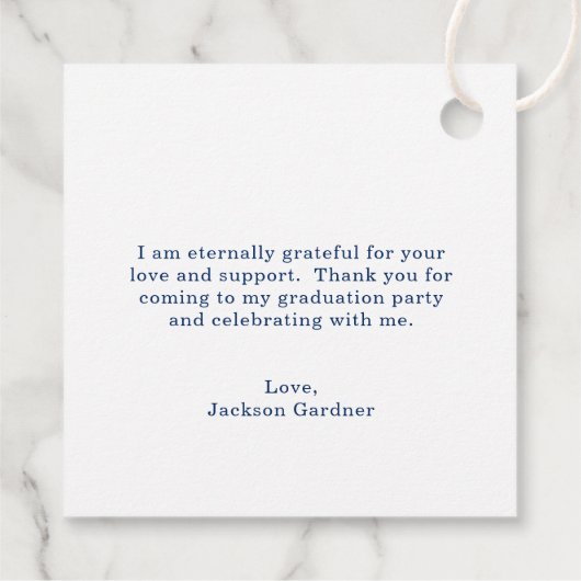 Eenvoudig marineblauw mortierbord Modern Afstudere Bedankjes Labels (Achterkant)