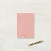 Eenvoudig minimaal roze elegante monogram post-it® notes (Op bureau)