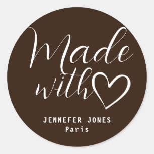 Eenvoudig minimalistisch chocolade gemaakt met lie ronde sticker