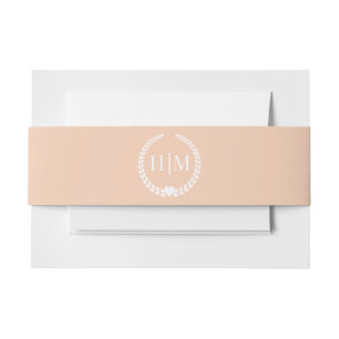 Eenvoudig minimalistisch licht pastelperzik monogr uitnodigingen wikkel