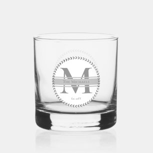 Eenvoudig minimalistisch modern monogram en famili whisky glas