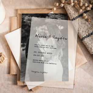 Eenvoudig minimalistisch script bruiloft vellum uitnodigingen