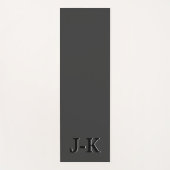 Eenvoudig minimalistisch zwart aangepast monogram yogamat (Voorkant)