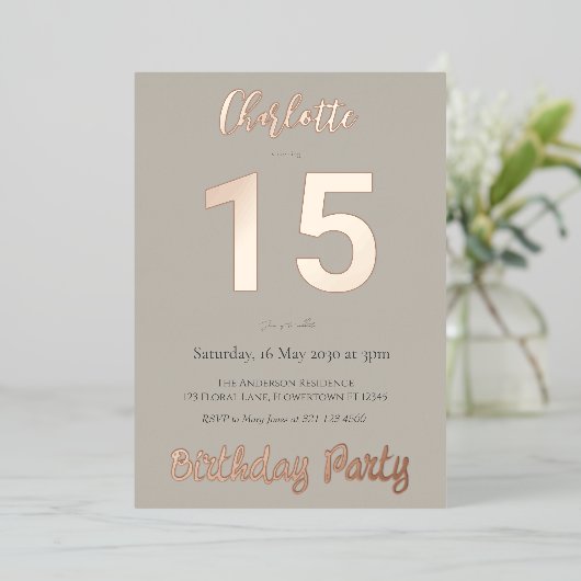 Eenvoudig modern 15e verjaardagsfeestje folie uitnodiging (Staand Voorkant)