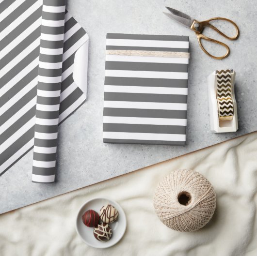 Eenvoudig Modern Grey en White Striped minimalist Cadeaupapier (Crafts)