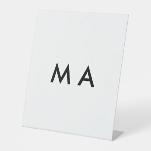 Eenvoudig monogram jouw naam letter man minimaal t reclamebord met voetstuk