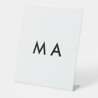 Eenvoudig monogram jouw naam letter man minimaal t reclamebord met voetstuk