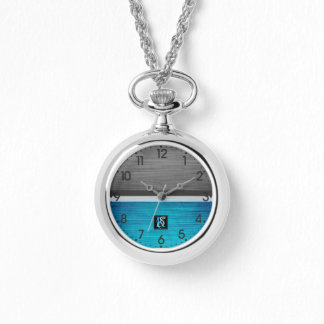 Eenvoudig monogram van twee tonnen blauw en grijze horloge