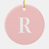 Eenvoudig pastelroze monogram keramisch ornament (Achterkant)