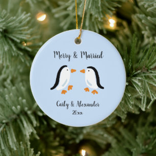 Eenvoudig pinguïn paar getrouwd verloofd met Kerst Keramisch Ornament