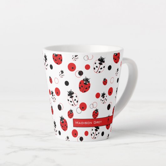 Eenvoudig rood, zwart en wit ladybug-patroon latte mok (Rechterhoek)