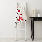 Eenvoudig rood, zwart en wit ladybug-patroon sherpa deken (In situ)