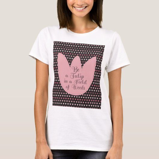 Eenvoudig Roze Tulpenpatroon met donkere achtergro T-shirt (Voorkant)