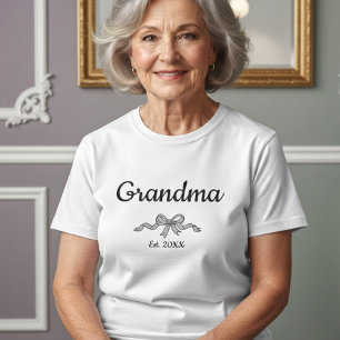 Eenvoudig Script Boog Oma Gesticht Jaar Witte Teks T-shirt