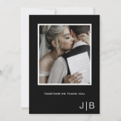 Eenvoudig script modern zwart wit monogram foto bedankkaart (Voorkant)