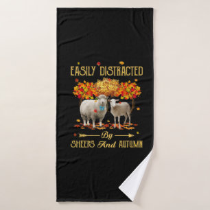 Eenvoudig verstoord door schapen en herfst Herfst Badhanddoek