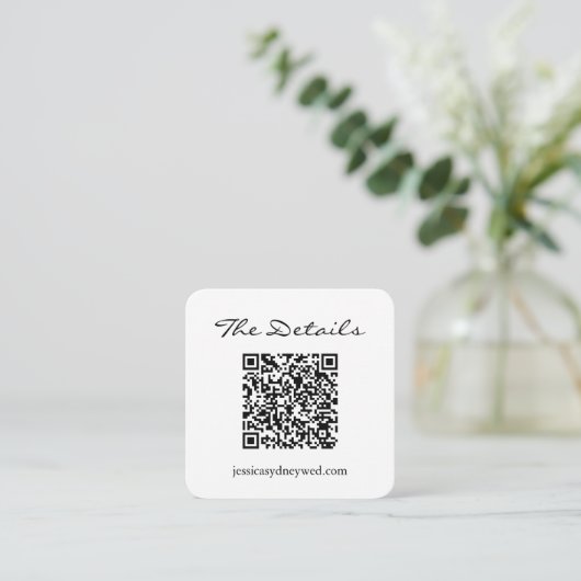 Eenvoudig zwart-witscript bruiloft QR-code Informatiekaartje (Staand voorkant)