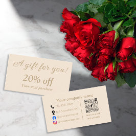 Eenvoudige beige minimalist kortingskaartje