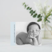 Eenvoudige blauwe Baby geboorte B/W-fotoaankondigi Aankondigingskaart (Staand voorkant)