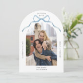 Eenvoudige Boog Foto Blue Bow Wedding Save the Dat Kaart (Staand voorkant)