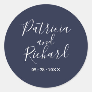 Eenvoudige Chic Calligrafie op Navy Blauwe Trouw K Ronde Sticker
