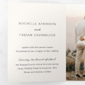 Eenvoudige Cream Foto Elegante bruiloft Drieluik Uitnodiging (Binnenzijde eerst)