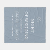 Eenvoudige Dusty Blauw & Wit Naam Datum bruiloft Fleece Deken (Voorkant (Horizontaal))