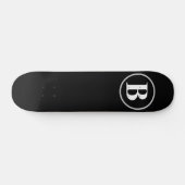 Eenvoudige Elegant Black White Monogram aangepaste Skateboard (Horizontaal)
