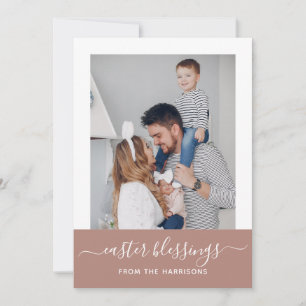 Eenvoudige Elegant Blush Script Familie Foto Pasen Feestdagenkaart