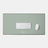 Eenvoudige Elegante Sage Groene Monogram Initialen Bureaumat (Keyboard & Muis)