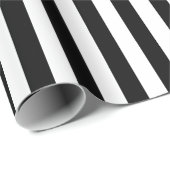 Eenvoudige elegante zwarte en witte strepen cadeaupapier (Rol Hoek)