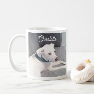 Eenvoudige en Schattige Witte Hond Puppy Foto Voeg Koffiemok
