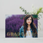 Eenvoudige gespleten Gold Script Photo Afstuderen  Folie Uitnodiging (Staand Voorkant)