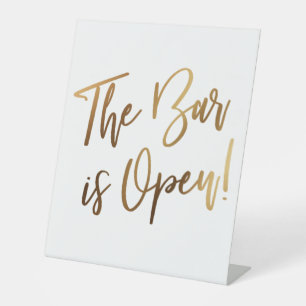 Eenvoudige Gold Handwriting Typografie De balk is Reclamebord Met Voetstuk