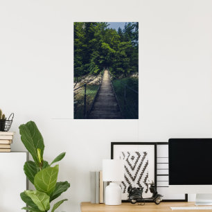 Eenvoudige hangbrug over de rivier Idrijca, Sloven Poster