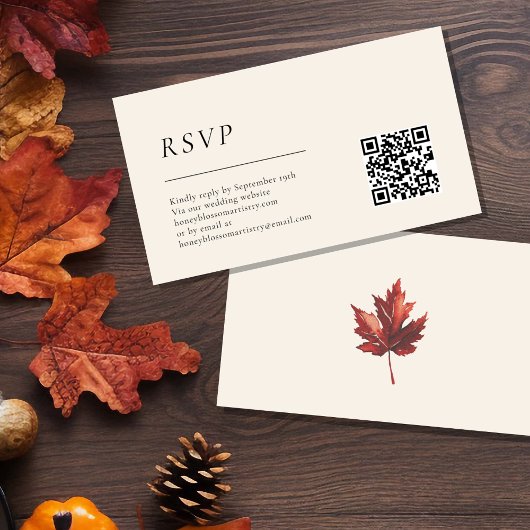 Eenvoudige Herfst Leaf Cream Bruiloft QR Code RSVP Informatiekaartje