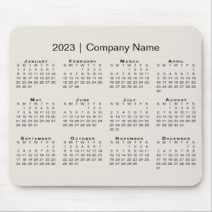 Eenvoudige kalender 2023 met bedrijfsnaam op beige muismat