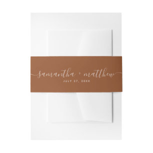 Eenvoudige kalligrafie Script Terracotta Wedding Uitnodigingen Wikkel