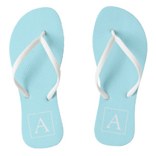 Eenvoudige lichtblauwe monogram teenslippers